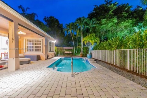 House in Weston, Florida 4 bedrooms, 174.28 sq.m. № 1971176 - photo 12