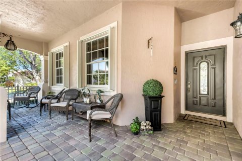 House in Weston, Florida 4 bedrooms, 174.28 sq.m. № 1971176 - photo 5