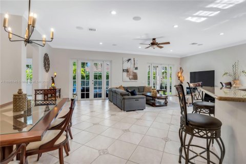 House in Weston, Florida 4 bedrooms, 174.28 sq.m. № 1971176 - photo 13