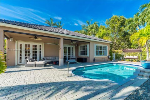 House in Weston, Florida 4 bedrooms, 174.28 sq.m. № 1971176 - photo 10