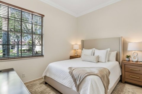 House in Weston, Florida 4 bedrooms, 174.28 sq.m. № 1971176 - photo 24