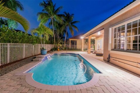 House in Weston, Florida 4 bedrooms, 174.28 sq.m. № 1971176 - photo 3