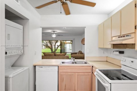 Купить кондоминиум в Маргит, Флорида 2 спальни, 94.67м2, № 1965824 - фото 16