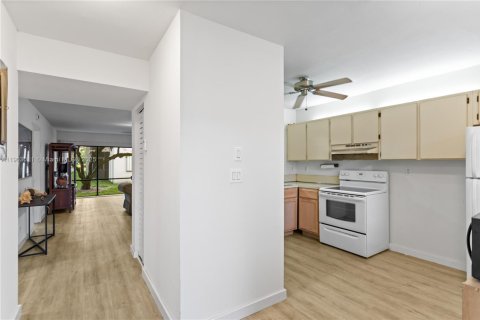 Купить кондоминиум в Маргит, Флорида 2 спальни, 94.67м2, № 1965824 - фото 30