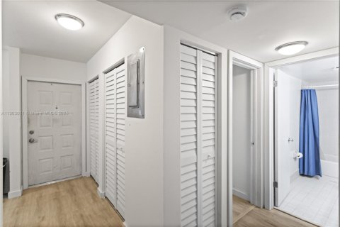 Купить кондоминиум в Маргит, Флорида 2 спальни, 94.67м2, № 1965824 - фото 19