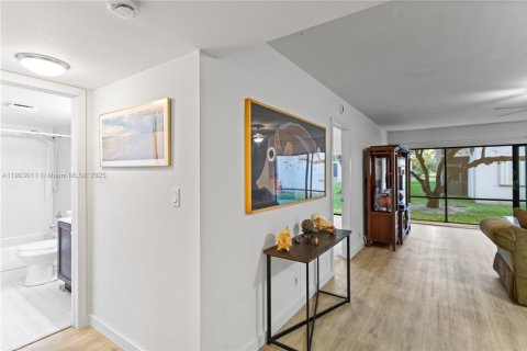 Купить кондоминиум в Маргит, Флорида 2 спальни, 94.67м2, № 1965824 - фото 5