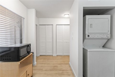 Купить кондоминиум в Маргит, Флорида 2 спальни, 94.67м2, № 1965824 - фото 17