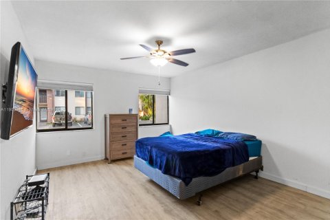 Купить кондоминиум в Маргит, Флорида 2 спальни, 94.67м2, № 1965824 - фото 27