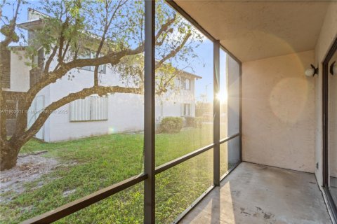 Купить кондоминиум в Маргит, Флорида 2 спальни, 94.67м2, № 1965824 - фото 23