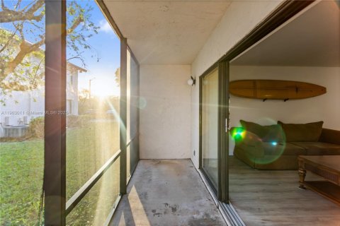 Купить кондоминиум в Маргит, Флорида 2 спальни, 94.67м2, № 1965824 - фото 22