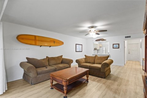 Купить кондоминиум в Маргит, Флорида 2 спальни, 94.67м2, № 1965824 - фото 10