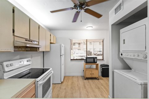 Купить кондоминиум в Маргит, Флорида 2 спальни, 94.67м2, № 1965824 - фото 18