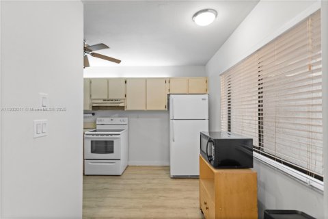 Купить кондоминиум в Маргит, Флорида 2 спальни, 94.67м2, № 1965824 - фото 13