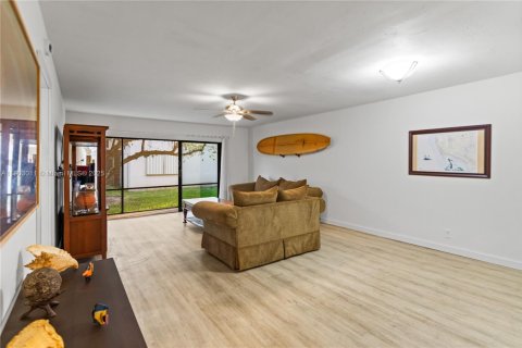 Купить кондоминиум в Маргит, Флорида 2 спальни, 94.67м2, № 1965824 - фото 7