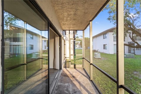 Купить кондоминиум в Маргит, Флорида 2 спальни, 94.67м2, № 1965824 - фото 24