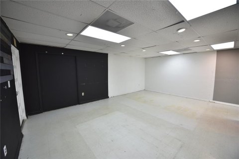 Immobilier commercial à louer à Kissimmee, Floride: 53.14 m2 № 2408098 - photo 4