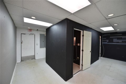 Immobilier commercial à louer à Kissimmee, Floride: 53.14 m2 № 2408098 - photo 13