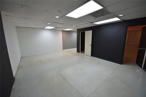 Immobilier commercial à louer à Kissimmee, Floride: 53.14 m2 № 2408098 - photo 2