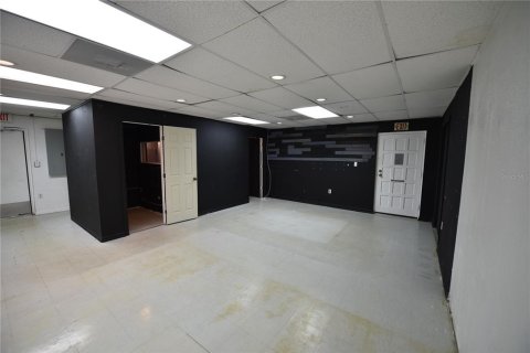 Immobilier commercial à louer à Kissimmee, Floride: 53.14 m2 № 2408098 - photo 9