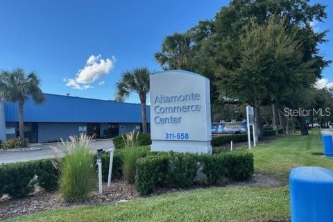 Immobilier commercial à Altamonte Springs, Floride 1635.08 m2 № 2124246