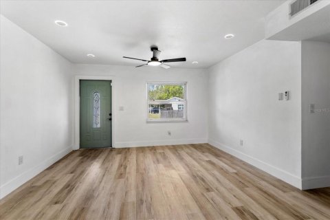 Casa en venta en Orlando, Florida, 3 dormitorios, 125.7 m2 № 1885206 - foto 5