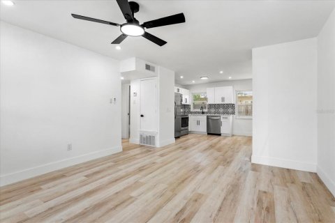 Casa en venta en Orlando, Florida, 3 dormitorios, 125.7 m2 № 1885206 - foto 3