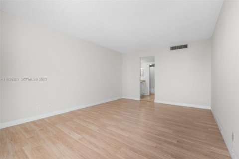 Copropriété à vendre à Aventura, Floride: 2 chambres, 87.7 m2 № 1994327 - photo 17
