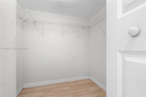 Copropriété à vendre à Aventura, Floride: 2 chambres, 87.7 m2 № 1994327 - photo 21