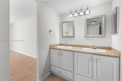 Copropriété à vendre à Aventura, Floride: 2 chambres, 87.7 m2 № 1994327 - photo 20