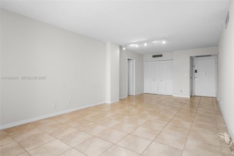 Copropriété à vendre à Aventura, Floride: 2 chambres, 87.7 m2 № 1994327 - photo 10