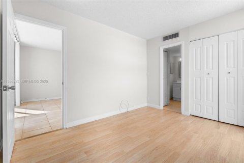 Copropriété à vendre à Aventura, Floride: 2 chambres, 87.7 m2 № 1994327 - photo 4