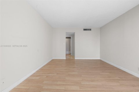 Copropriété à vendre à Aventura, Floride: 2 chambres, 87.7 m2 № 1994327 - photo 8