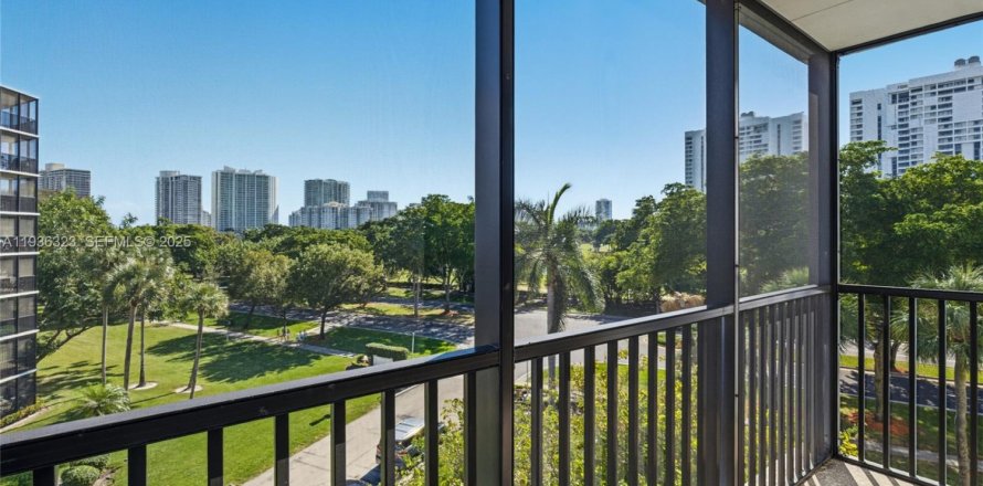 Condo à Aventura, Floride, 2 chambres  № 1994327