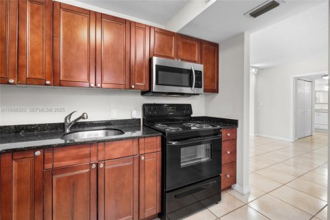 Copropriété à vendre à Aventura, Floride: 2 chambres, 87.7 m2 № 1994327 - photo 15