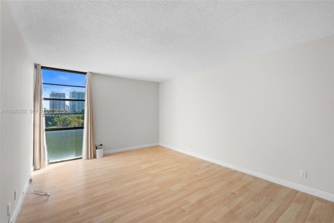 Copropriété à vendre à Aventura, Floride: 2 chambres, 87.7 m2 № 1994327 - photo 7