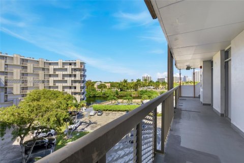 Copropriété à vendre à Aventura, Floride: 2 chambres, 87.7 m2 № 1994327 - photo 27