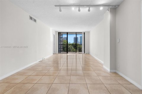 Copropriété à vendre à Aventura, Floride: 2 chambres, 87.7 m2 № 1994327 - photo 3