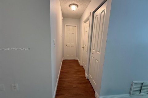 Снять в аренду кондоминиум в Пальметто-Бей, Флорида 1 спальня, 61.69м2, № 1951629 - фото 12