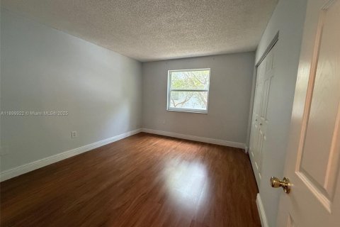 Снять в аренду кондоминиум в Пальметто-Бей, Флорида 1 спальня, 61.69м2, № 1951629 - фото 8