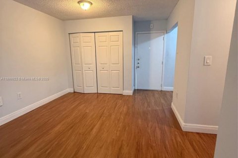 Снять в аренду кондоминиум в Пальметто-Бей, Флорида 1 спальня, 61.69м2, № 1951629 - фото 6