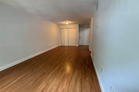 Снять в аренду кондоминиум в Пальметто-Бей, Флорида 1 спальня, 61.69м2, № 1951629 - фото 14