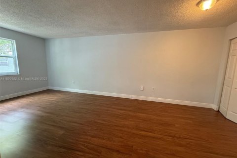 Снять в аренду кондоминиум в Пальметто-Бей, Флорида 1 спальня, 61.69м2, № 1951629 - фото 15