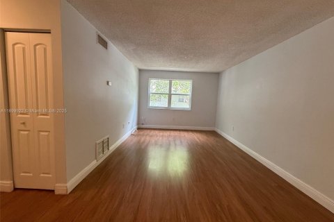 Снять в аренду кондоминиум в Пальметто-Бей, Флорида 1 спальня, 61.69м2, № 1951629 - фото 13