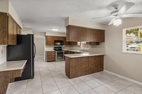 Villa ou maison à vendre à Lakeland, Floride: 4 chambres, 206.99 m2 № 2151960 - photo 11