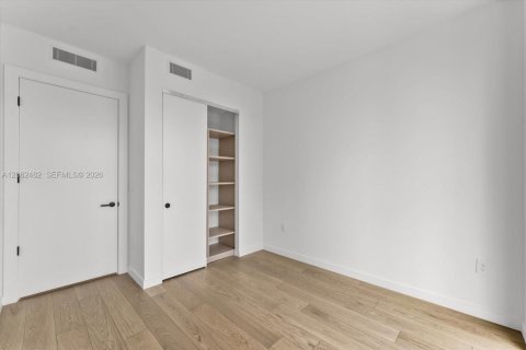 Copropriété à louer à Miami, Floride: 3 chambres, 153.47 m2 № 2348479 - photo 13