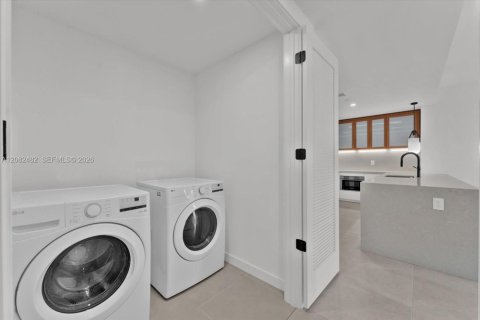 Copropriété à louer à Miami, Floride: 3 chambres, 153.47 m2 № 2348479 - photo 8