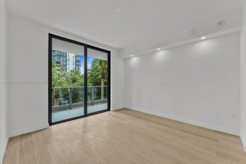 Copropriété à louer à Miami, Floride: 3 chambres, 153.47 m2 № 2348479 - photo 9