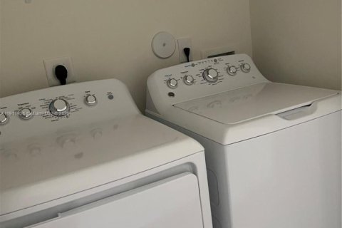 Купить таунхаус в Дорал, Флорида 3 спальни, 149.57м2, № 1967649 - фото 11