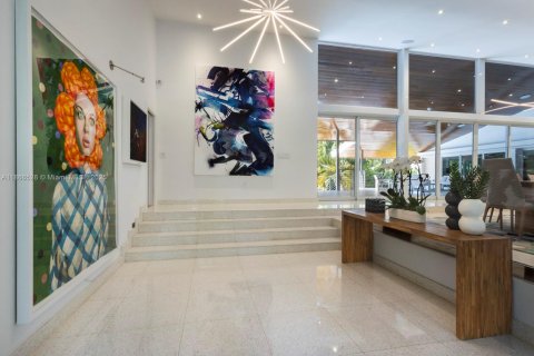 House in Coral Gables, Florida 4 bedrooms, 430.88 sq.m. № 1924969 - photo 5