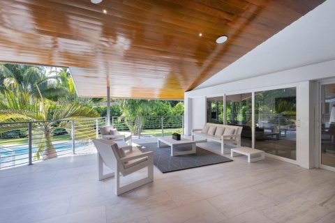 House in Coral Gables, Florida 4 bedrooms, 430.88 sq.m. № 1924969 - photo 17